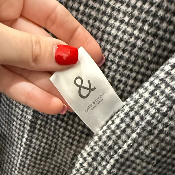 Elegant Black and White Houndstooth Hooded Coat - Picture 2 of 9